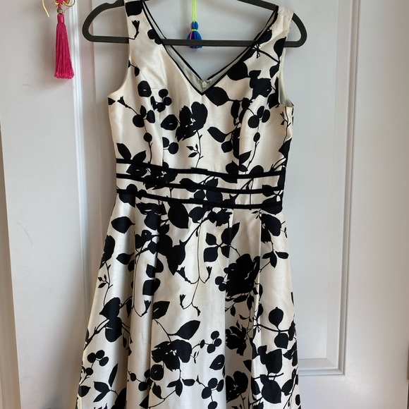 Downsizing my closet and raising money for charity - Picture 7 of 16